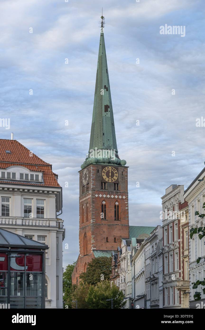 Turm der St. Jacobi-Kirche, 1334 geweiht als Seefahrer- und Fischerkirche, Hansestadt Lübeck, Schleswig-Holstein Stockfoto