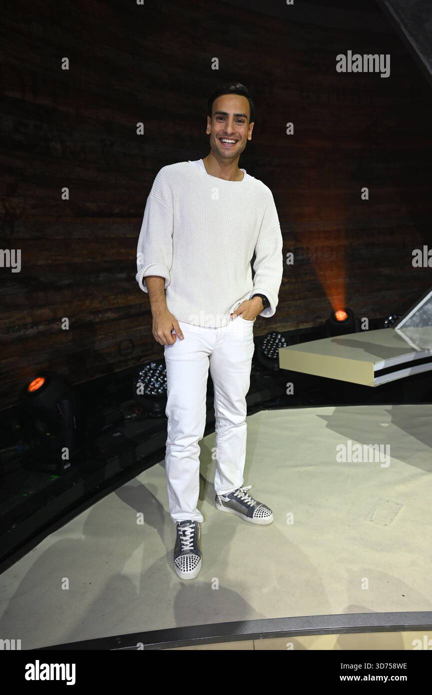 Schauspieler Timur Ülker nimmt am 30. RTL Spendenmarathon wir helfen Kindern 2025 Teil *** Schauspieler Timur Ülker nimmt 30 am RTL Telethon wir helfen Kindern 2025 Teil Stockfoto