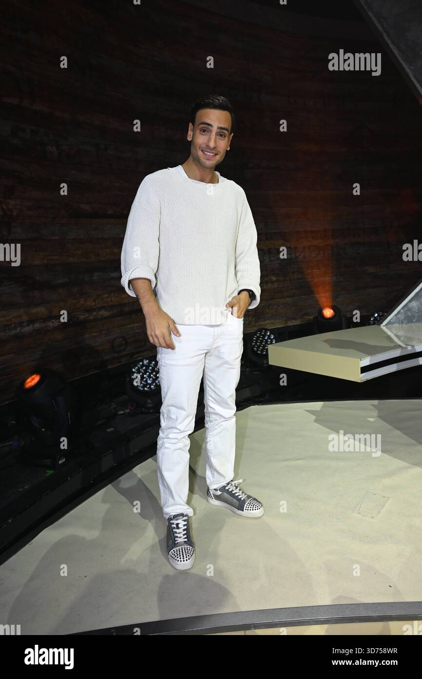 Schauspieler Timur Ülker nimmt am 30. RTL Spendenmarathon wir helfen Kindern 2025 Teil *** Schauspieler Timur Ülker nimmt 30 am RTL Telethon wir helfen Kindern 2025 Teil Stockfoto