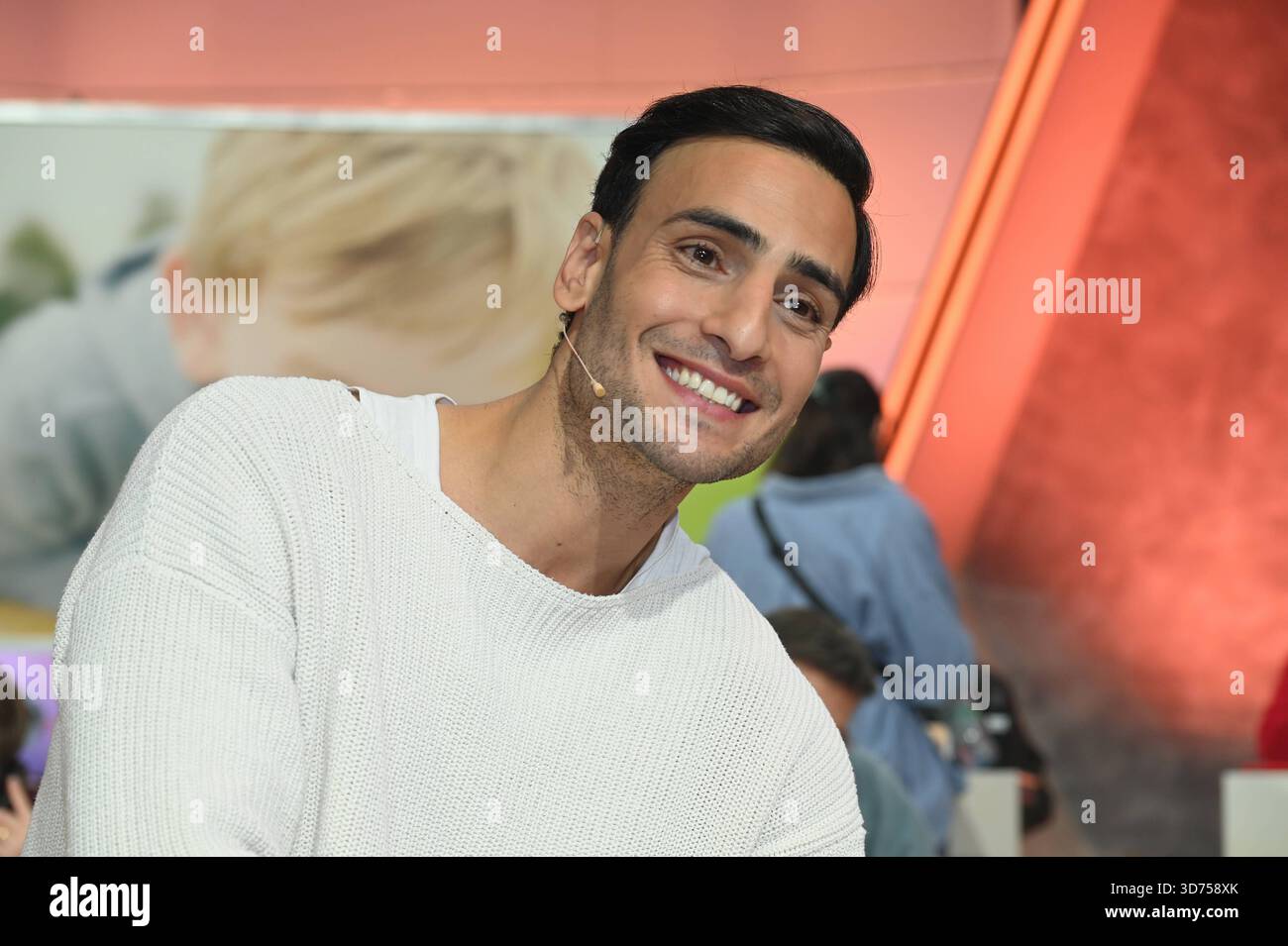 Schauspieler Timur Ülker nimmt am 30. RTL Spendenmarathon wir helfen Kindern 2025 Teil *** Schauspieler Timur Ülker nimmt 30 am RTL Telethon wir helfen Kindern 2025 Teil Stockfoto