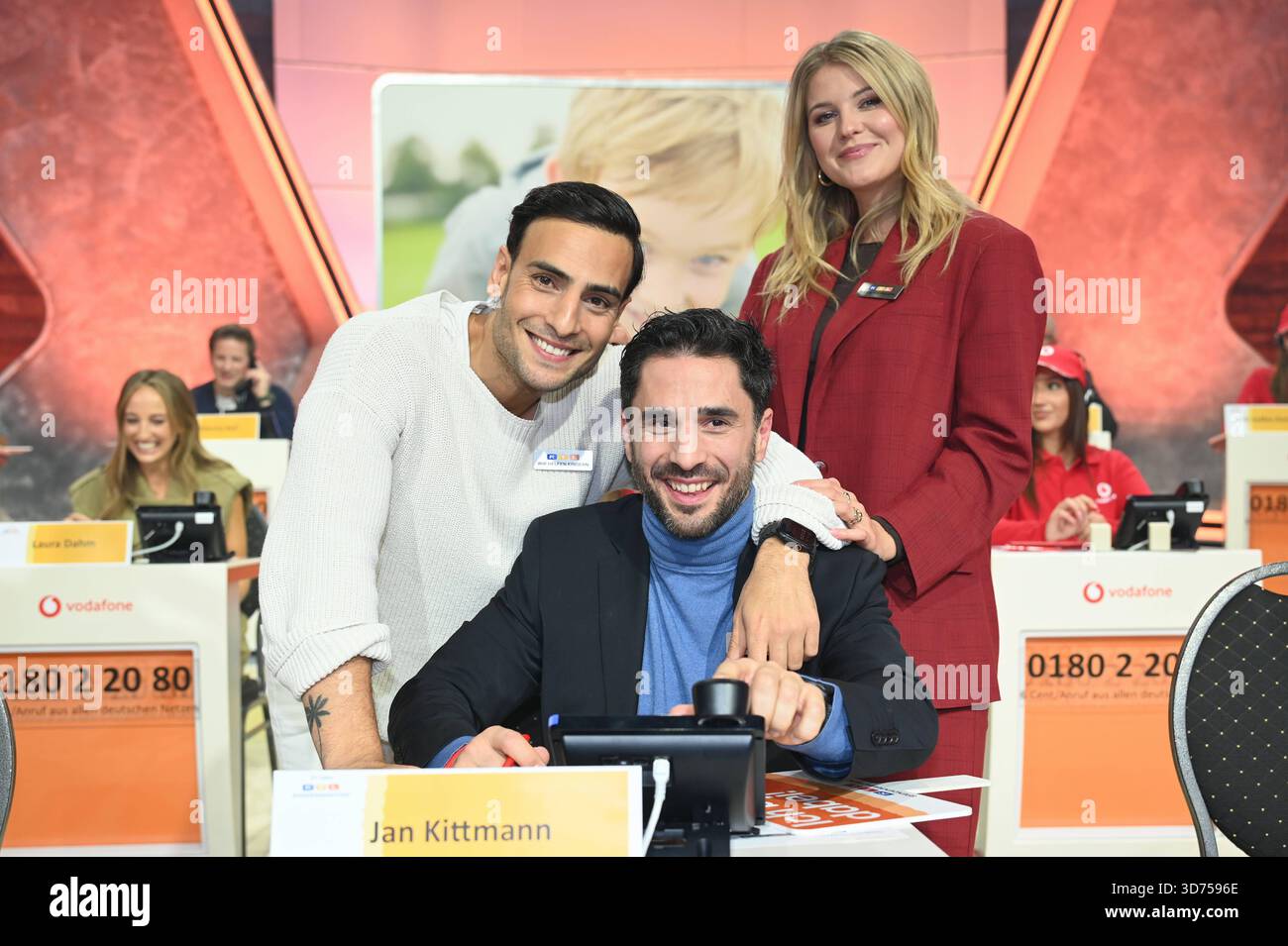 Timur Ülker, Jan Kittmann und Josefin Bressel nehmen am 30. RTL Spendenmarathon wir helfen Kindern 2025 Teil *** Timur Ülker, Jan Kittmann und Josefin Bressel nehmen am 30 RTL Benefizmarathon wir helfen Kindern 2025 Teil Stockfoto