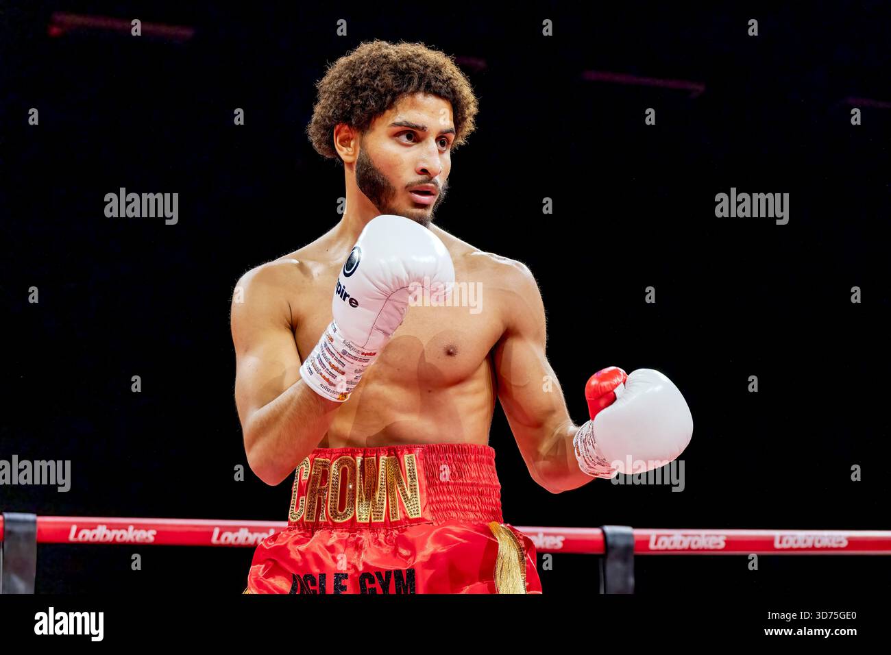 Brighton Centre, Stadt Brighton & Hove, East Sussex, Großbritannien. Boxen als Yuraj Karia (UK) gegen Brandon Gallardo Vargas (Arg) Weltergewicht Wettbewerb im Brighton Centre für 8 Runden, in denen Yuraj Karia nach einer Punkteentscheidung gewann. 21. November 2025 David Smith/Alamy Stockfoto