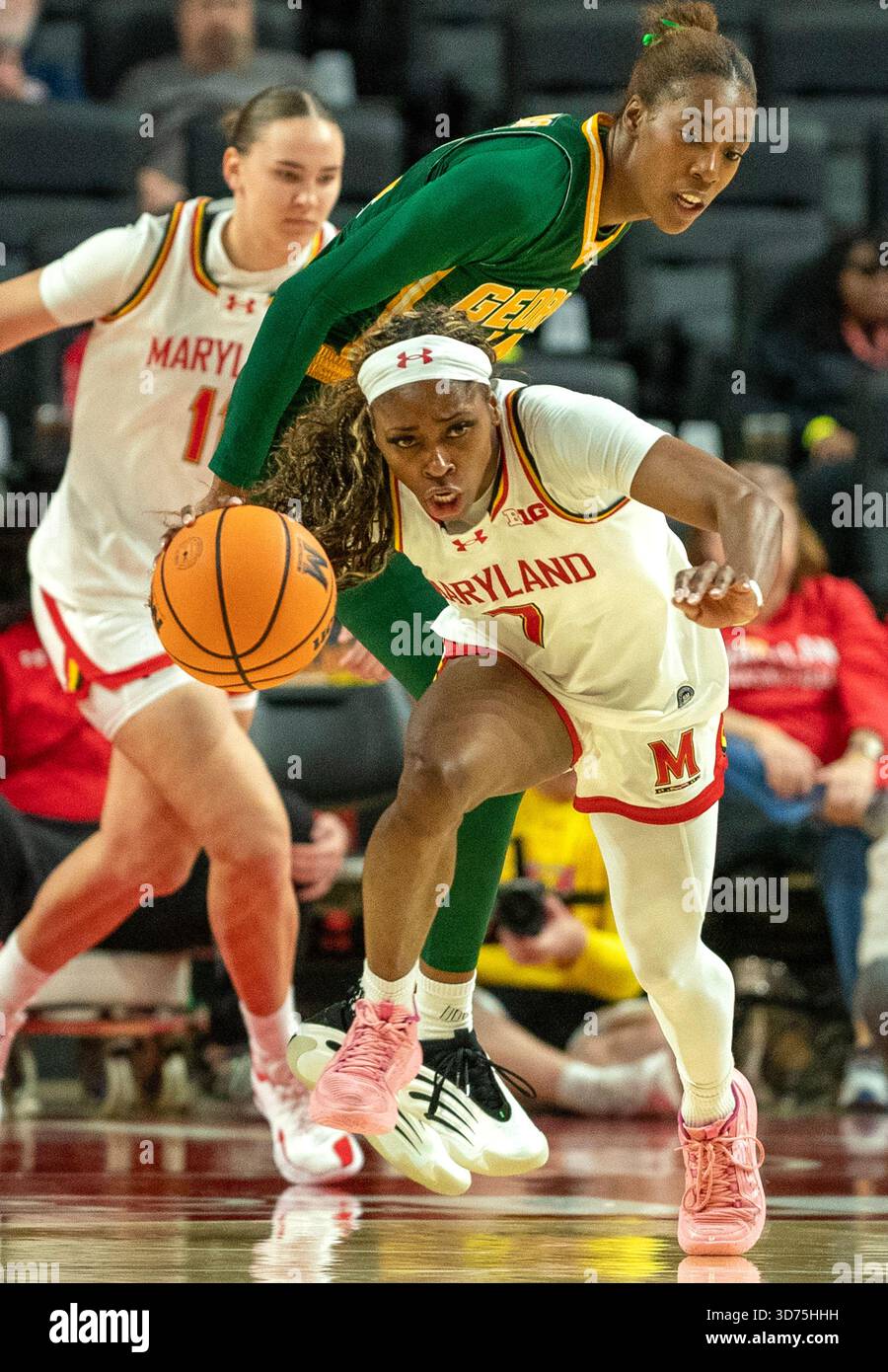 College Park, USA. November 2025. COLLEGE PARK, MD, 23. NOVEMBER: Während eines Basketballspiels zwischen den Maryland Terrapins und den George Mason Patriots am 23. November 2025 im Xfinity Center in College Park, Maryland. (Foto: Tony Quinn/SipaUSA) Credit: SIPA USA/Alamy Live News Stockfoto