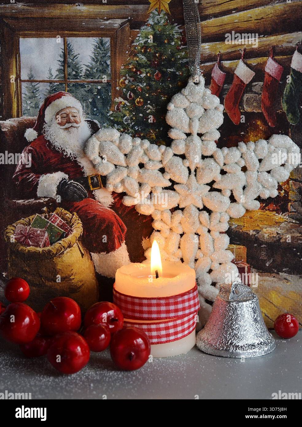 Weihnachtsmann mit Engel, Weihnachtsdekoration Stockfoto