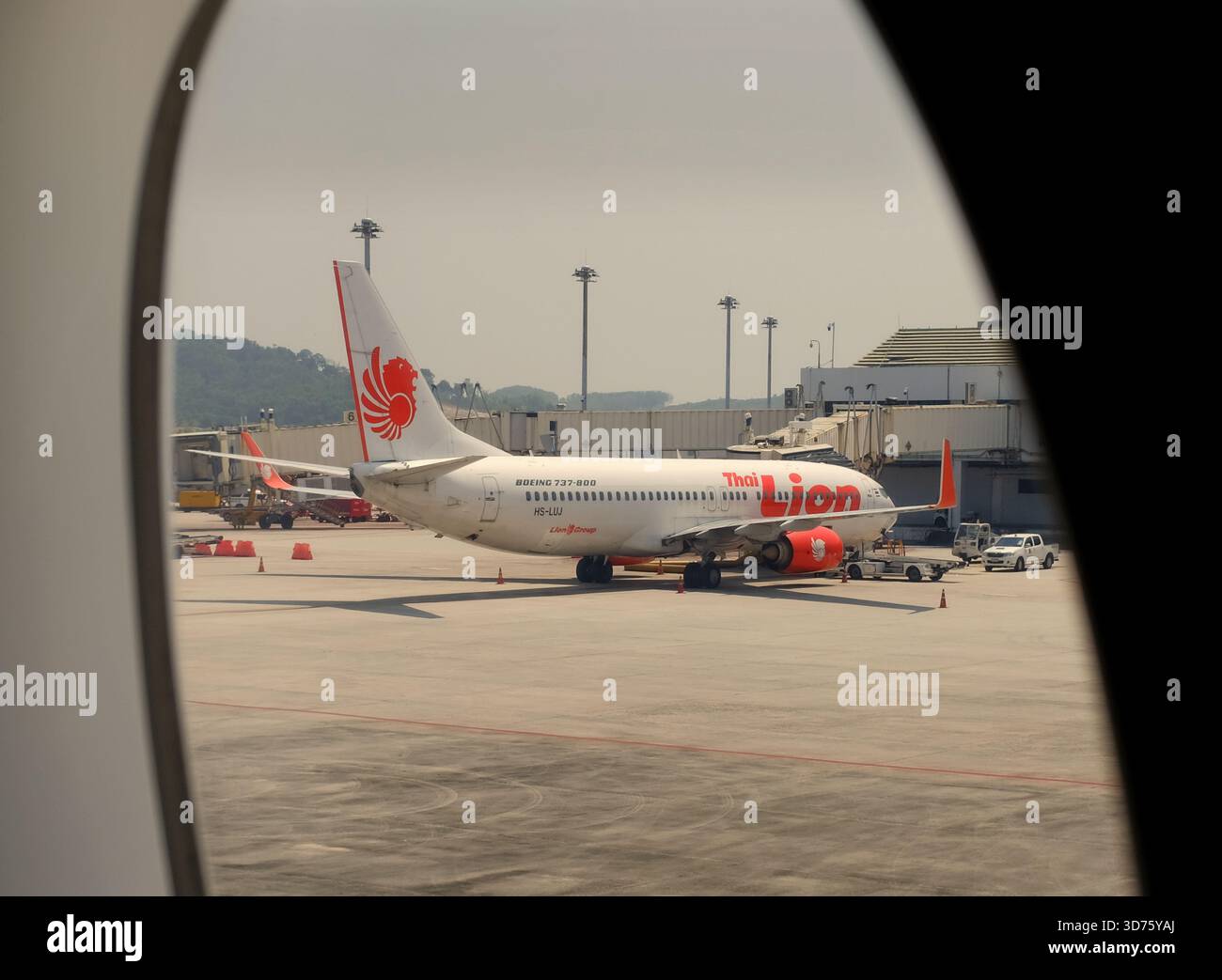 Lion Air Jet am Gate am internationalen Flughafen Phuket Thailand Stockfoto