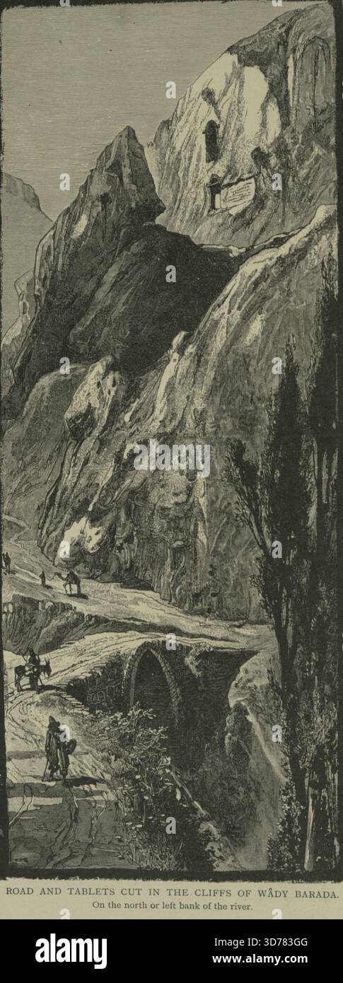 Straße und Tafeln schneiden in die Klippe von Wâdy Barada, am nördlichen oder linken Ufer des Flusses., 1881–1884., New York. Herausgeber D. Appleton. Zu den Ausstattungsmerkmalen gehören der Fluss Barada in Syrien, Brücken, Klippen und Inschriften., 24 x 9,5 cm Stockfoto