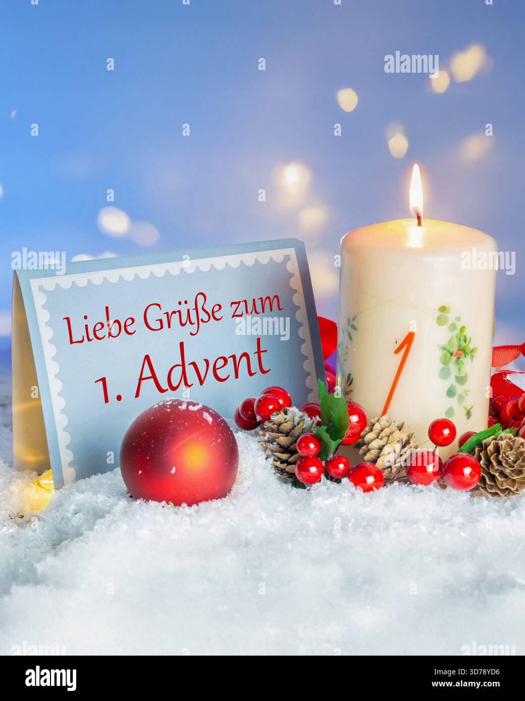 Adventsgrüße mit Kerze und Text SCHÖN ADVENTSGRÜSSE im empfohlenen Seitenverhältnis von 4:5 für Instagram (digital bearbeitet) Stockfoto