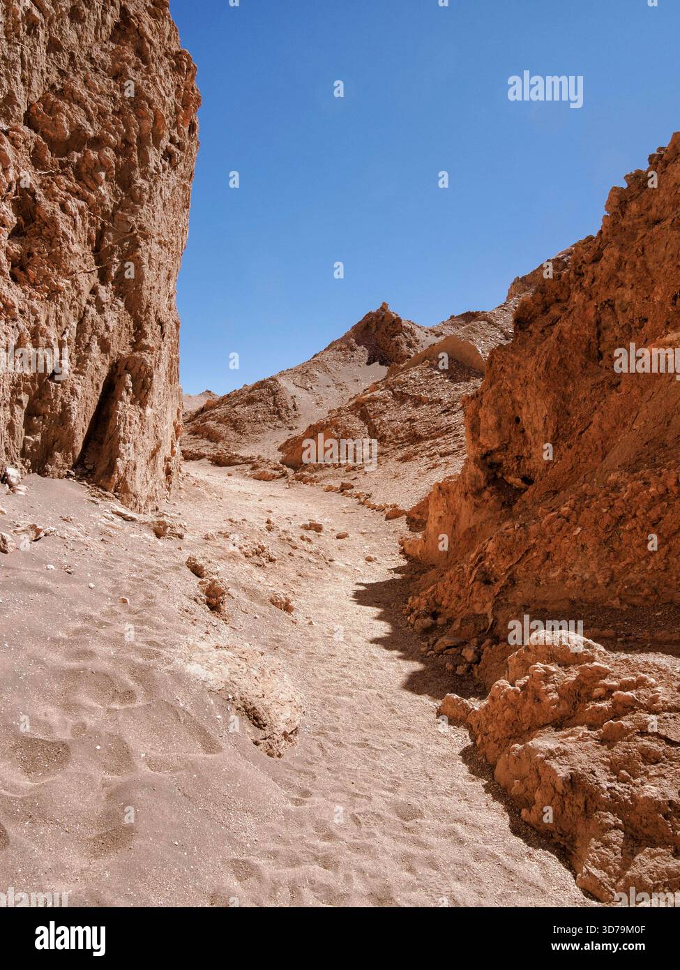 Das Valle de La Luna, das Tal des Mondes sn mit atemberaubenden Felsformationen in der Nähe von San Pedro de Atacama in den chilenischen Anden Stockfoto