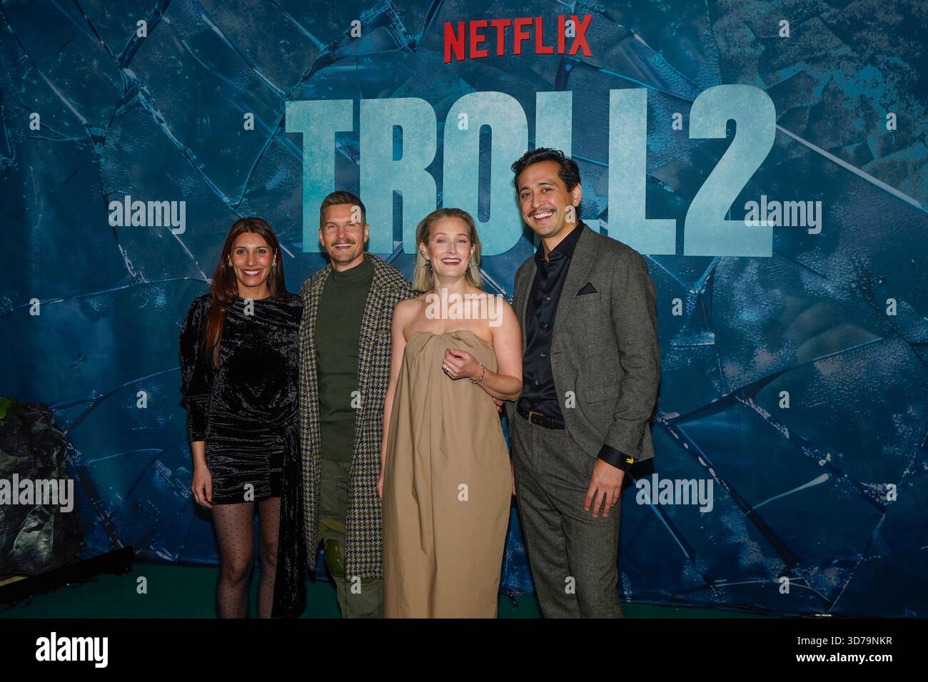 Oslo 20251124. Die Schauspieler Sara Kohrami, Mads Sjoegaard Pettersen, ine Marie Wilmann und Kim Falck-Joergensen kommen am Montagabend bei der Premiere des Blockbuster-Films Troll 2 im Kolosseum auf den roten Teppich. Foto: Thomas Fure / NTB dieser Text wird automatisch übersetzt Stockfoto