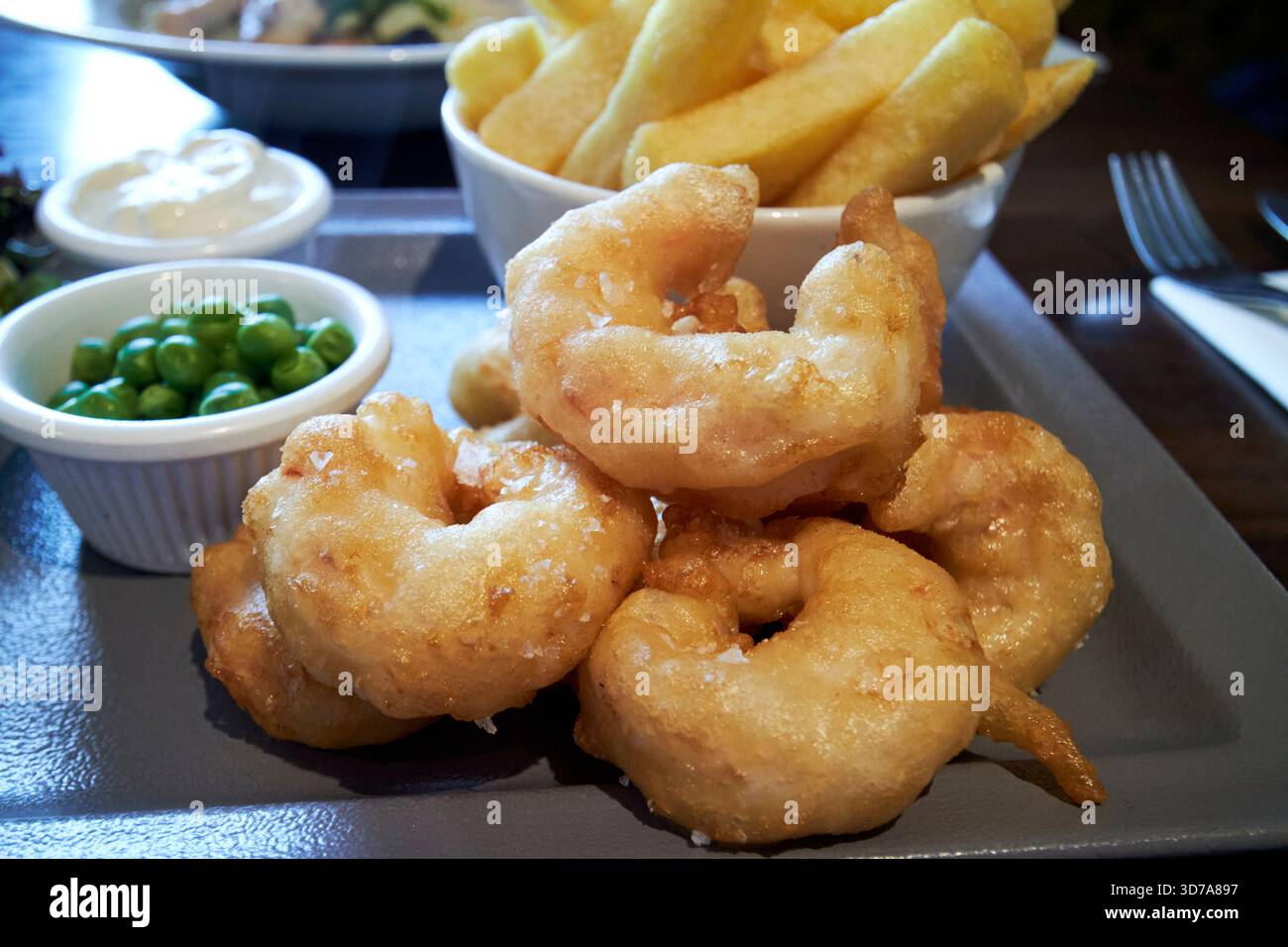 scampi and Chips Fisch und Meeresfrüchte im Lobster Pot Restaurant und Bar strangford Village County im Norden irlands großbritannien Stockfoto