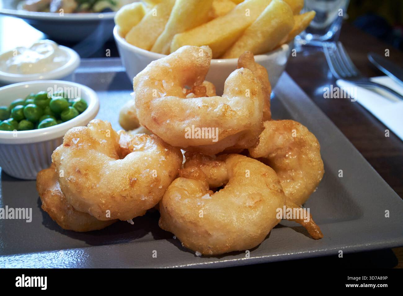 scampi and Chips Fisch und Meeresfrüchte im Lobster Pot Restaurant und Bar strangford Village County im Norden irlands großbritannien Stockfoto