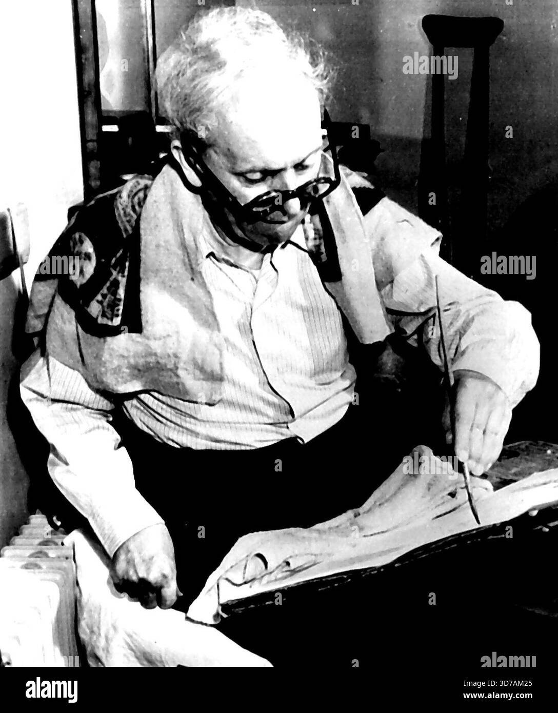 Immer noch malt -- der berühmte französische Maler M. Raoul Dufy, 73, kämpft um eine Aquarellfarbe in seinem Zimmer im jüdischen Memorial Hospital hier, wo er wegen einer arthritischen Erkrankung behandelt wird. Dufy, dessen tötete Hände frei zur Arbeit, hat ein neues Thema in Amerika gefunden. Er wird zu Ballspielen gehen, zu skizzieren, diese amerikanischen Baseballspieler, die er fühlt, haben die Schwelle von Stierkämpfern. Juni 1950. (Foto von AP Wirephoto). Stockfoto