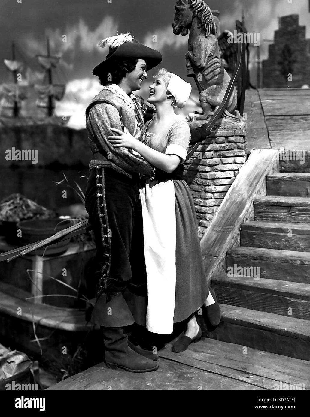 Die Exilanten Charles (Douglas Fairbanks) und Katie (Paule Croset) machen einen Spaziergang durch den Marktplatz, um die Lastkähne zu beobachten. Douglas Fairbanks und Paule Croset, Co-Hauptrollen mit Maria Montez in „The Exile“ (Lyeeum). Dezember 1947. (Foto: Universal-International). Stockfoto