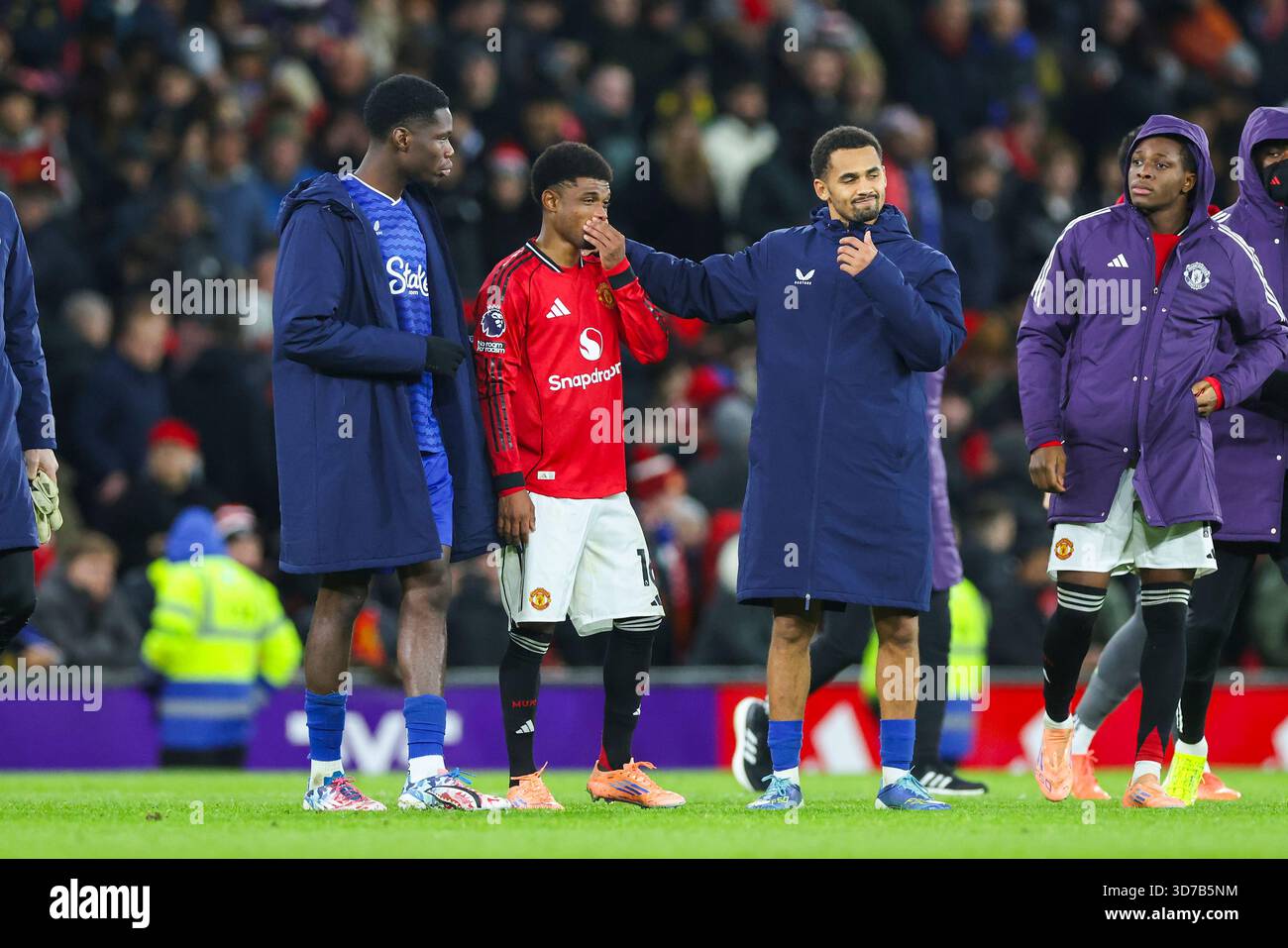Manchester, Großbritannien. November 2025. Manchester United Mittelfeldspieler Amad Diallo (16) wurde am 24. November 2025 im Old Trafford, Manchester, England, verloren, nachdem er während des Spiels Manchester United gegen Everton Premier League am 24. November 1999 verloren hatte. Credit: Phil Duncan/Every Second Media Credit: Every Second Media/Alamy Live News Stockfoto