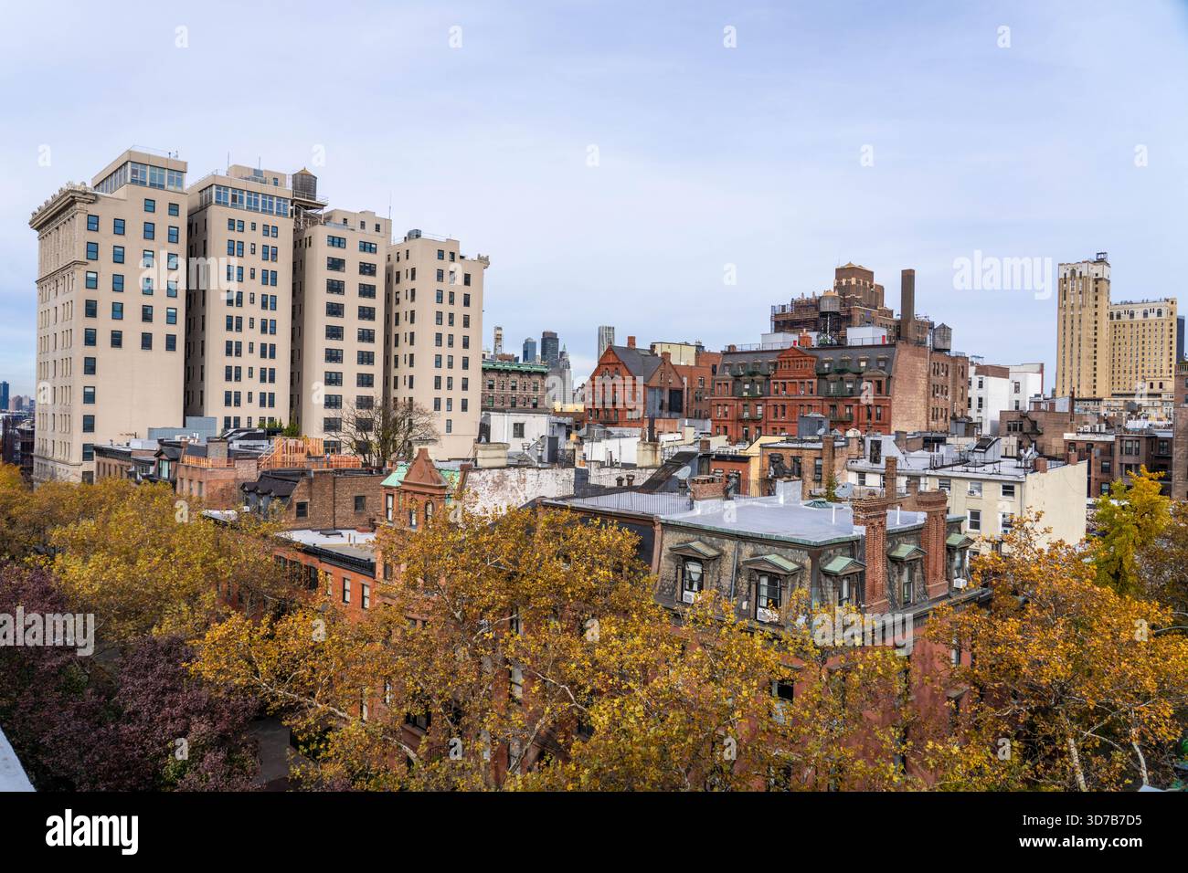 New York City New York – 7. November 2025: Historische Gebäude und Herbstfarben in Brooklyn Heights New York City Stockfoto