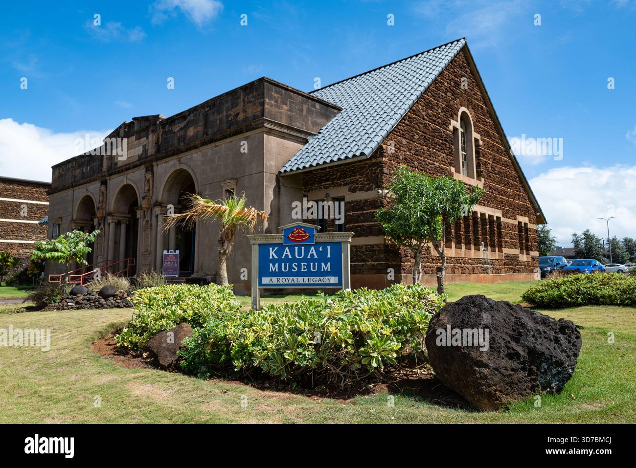 Das historische Albert Spencer Wilcox Building aus dem Jahr 1924, in dem sich das Kaua’i Museum befand – einst die erste öffentliche Bibliothek der Insel. Stockfoto