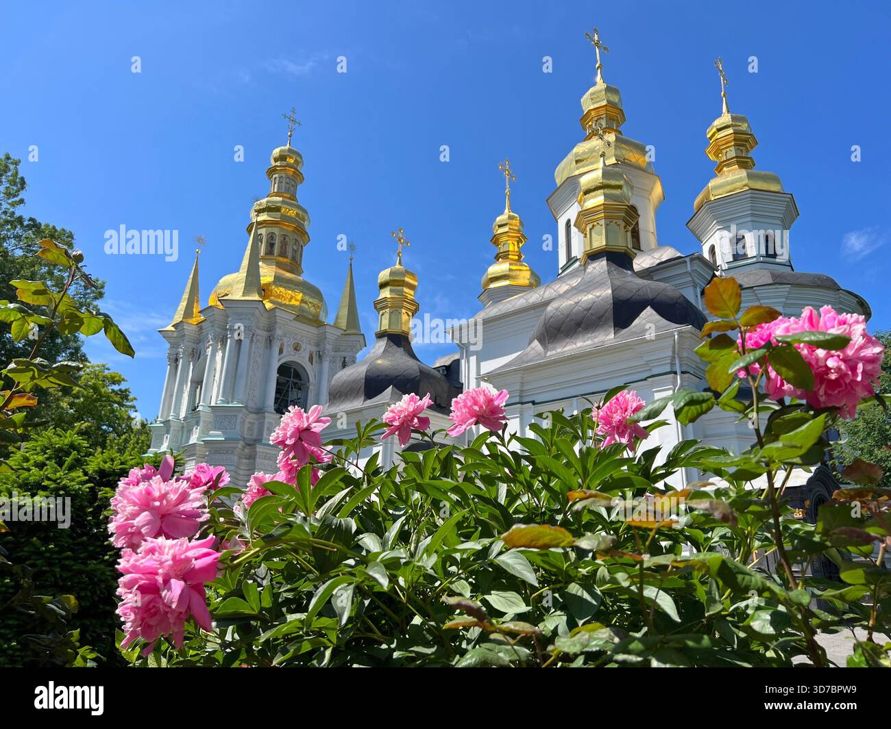 Ukraine Kyiv Lavra Kloster, sehen Sie die Kirche Geburt der Heiligen Jungfrau Maria und den Glockenturm. Stockfoto