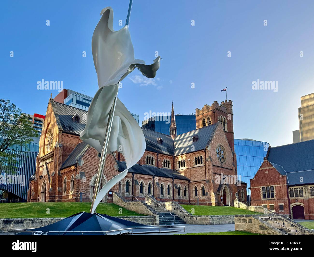 Skulptur Ascalon von Marcus Canning und Christian de Vietri Bildhauer von St Georges Cathedral Perth Western Australia - Smartphone-aufgenommenes Stockfoto