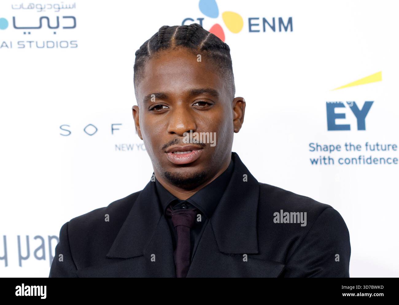 New York, Usa. November 2025. Samuel Arnold kommt auf dem roten Teppich bei den 53. International Emmy Awards im New York Hilton Midtown in New York City am Montag, den 24. November 2025. Foto: John Angelillo/UPI Credit: UPI/Alamy Live News Stockfoto