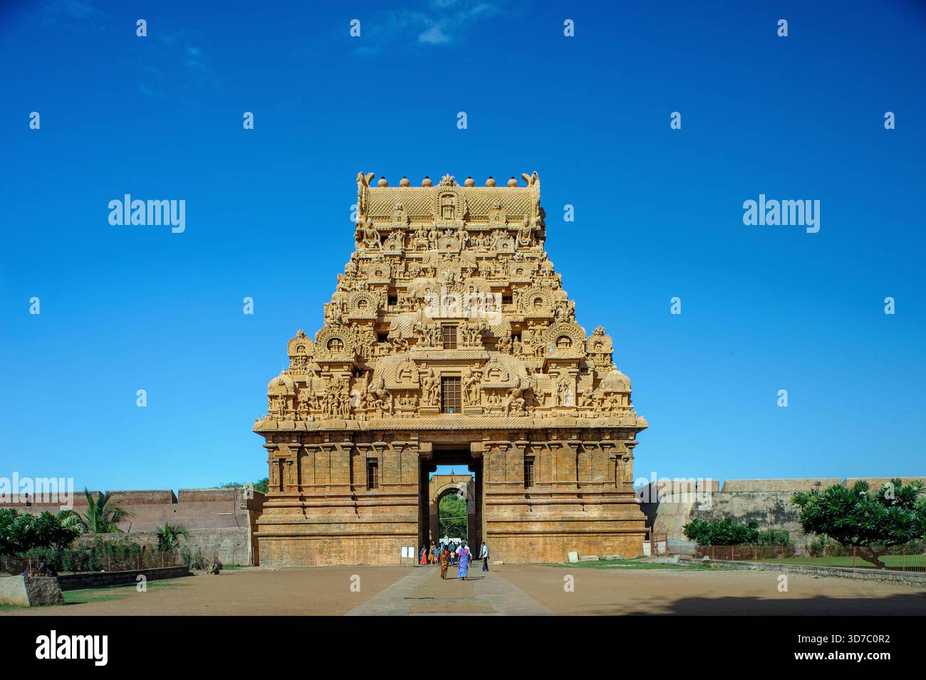 08 21 2009 Eintritt oder „Gopuram“ zum Brihadisvara Hindu-Tempel, der zum UNESCO-Weltkulturerbe gehört, Thanjavur Tamil Nadu Indien Stockfoto