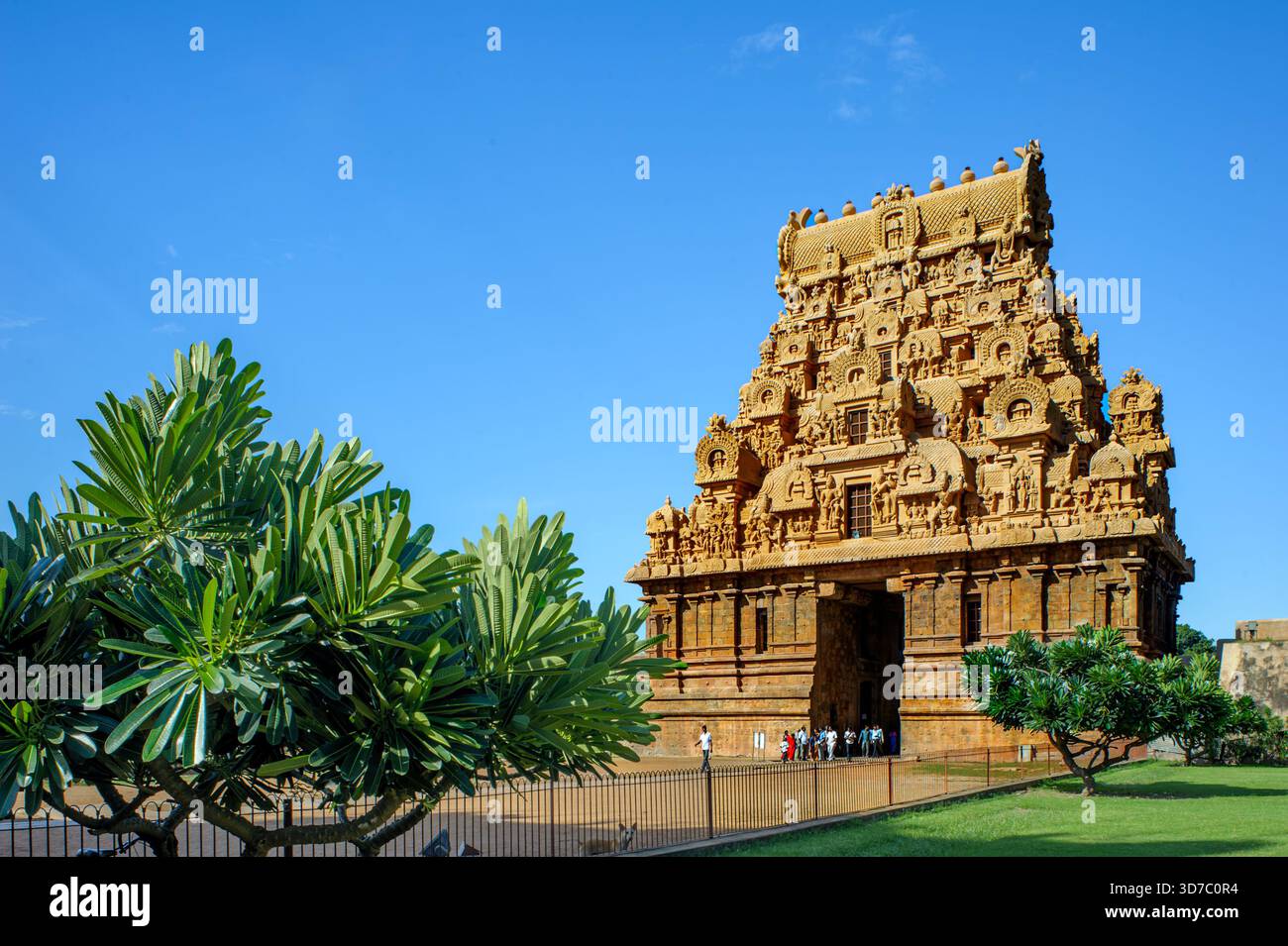 08 21 2009 Eintritt oder „Gopuram“ zum Brihadisvara Hindu-Tempel, der zum UNESCO-Weltkulturerbe gehört, Thanjavur Tamil Nadu Indien Stockfoto