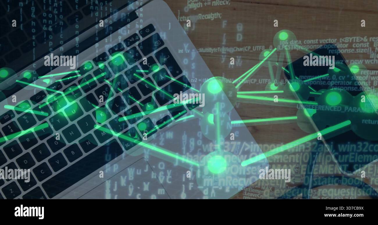 Zeigt Laptopschlüssel, Trackpad auf Holztisch, gießt grünes Netz und Code-Overlay, dunkles Objekt rechts Stockfoto