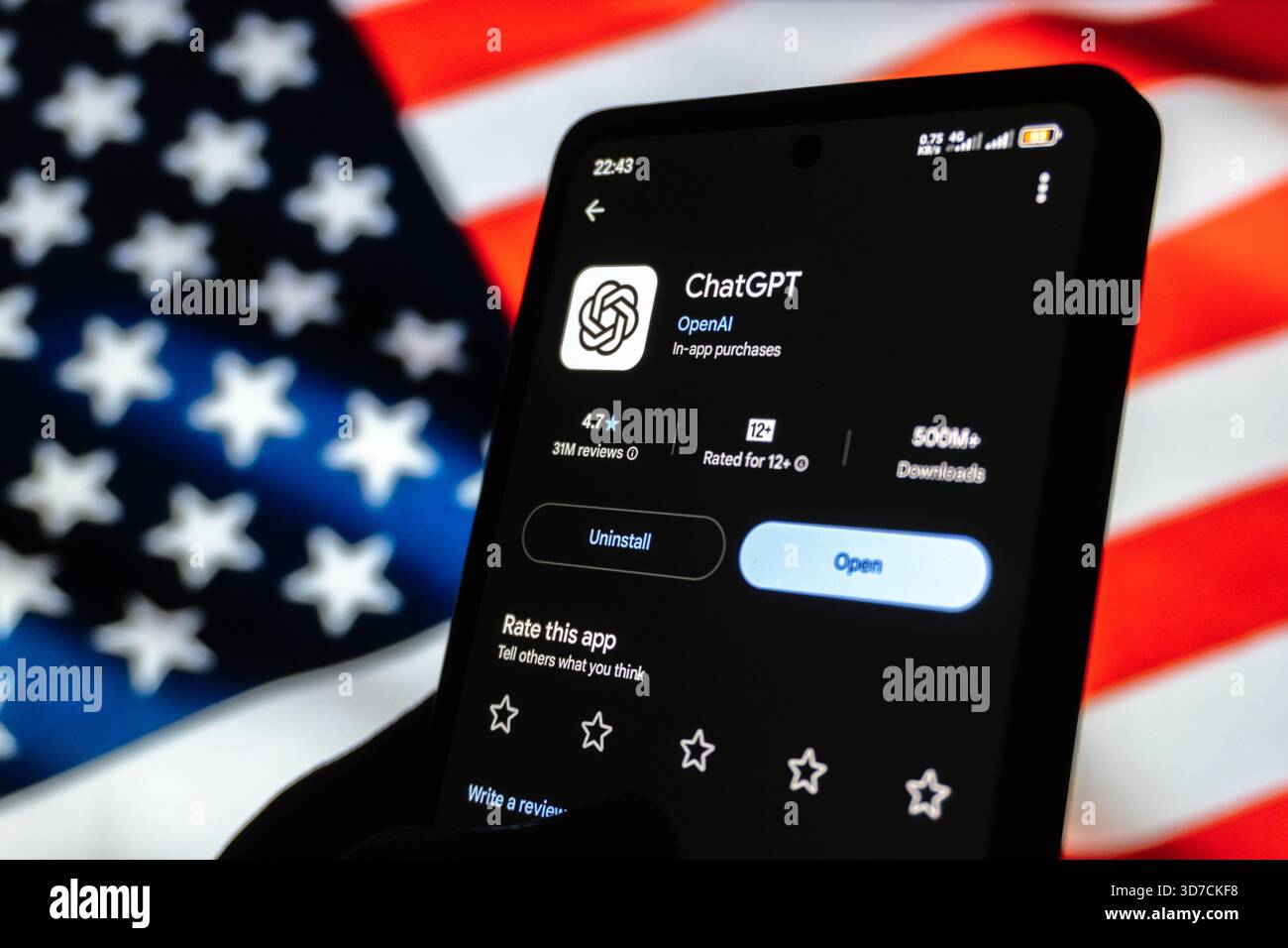 ChatGPT-App auf dem Smartphone vor der Flagge der USA (USA). Baku, Aserbaidschan. 11.25.2025. Stockfoto