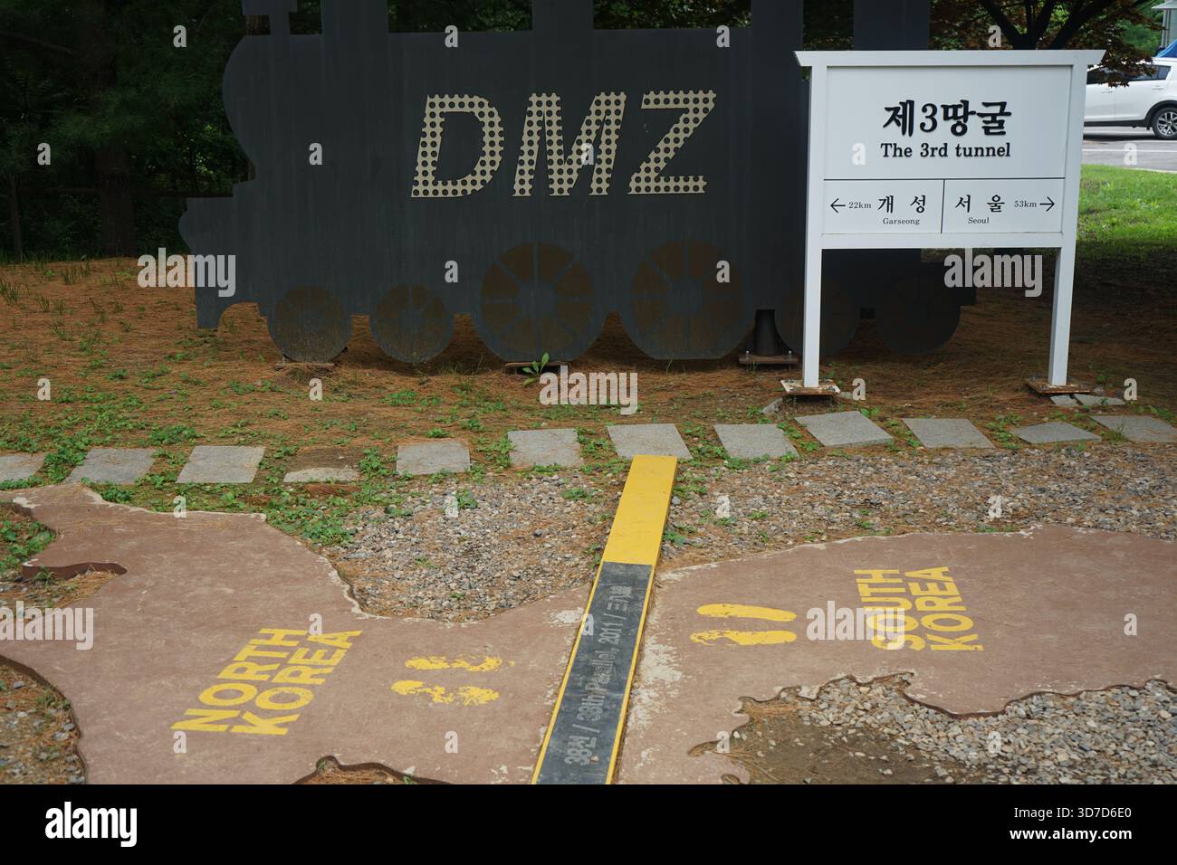 Schild, das den 38. Breitengrad, die ursprüngliche Grenze zwischen Nord- und Südkorea, in der koreanischen DMZ in der Nähe des Third Tunnelmuseums markiert Stockfoto