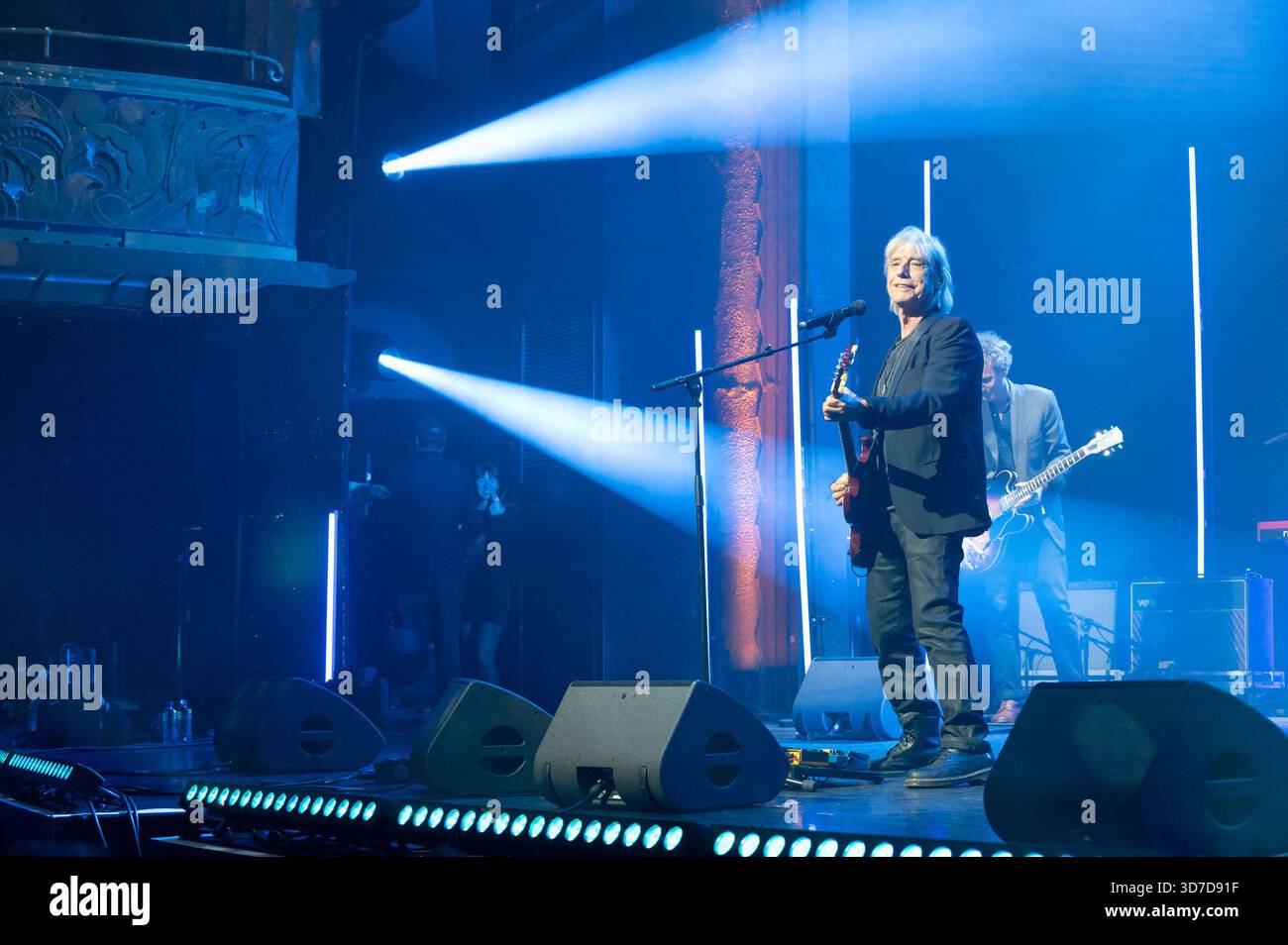 Paris, Frankreich. November 2025. Jean-Louis Aubert (Grand prix de la chanson francaise, Createurinterprete) nahm am 24. November 2025 am Grand Prix de la Sacem 2025 im Theater Les folies Bergeres in Paris teil. Foto: Mireille Ampilhac/ABACAPRESS.COM Credit: Abaca Press/Alamy Live News Stockfoto