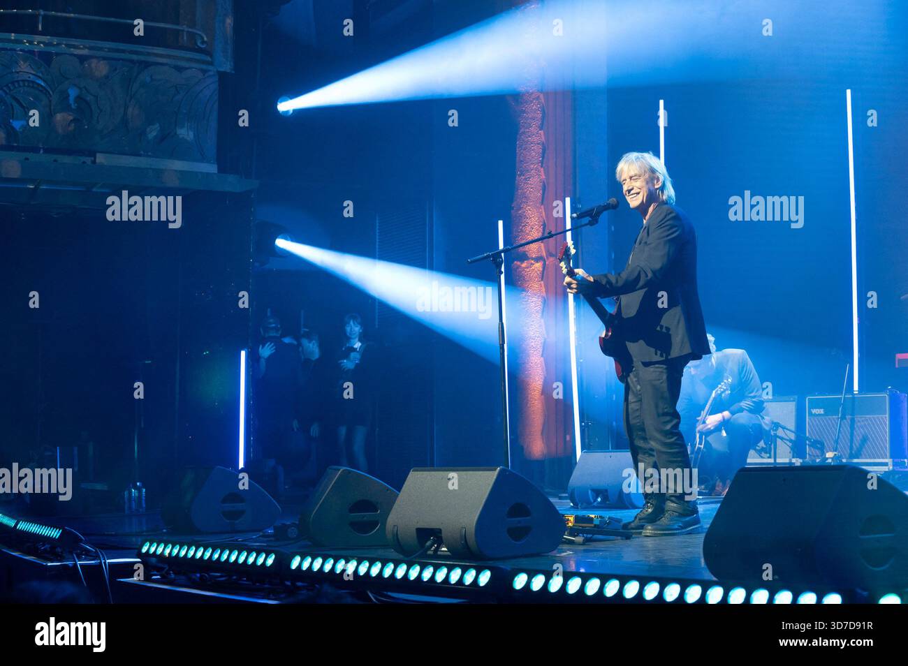Paris, Frankreich. November 2025. Jean-Louis Aubert (Grand prix de la chanson francaise, Createurinterprete) nahm am 24. November 2025 am Grand Prix de la Sacem 2025 im Theater Les folies Bergeres in Paris teil. Foto: Mireille Ampilhac/ABACAPRESS.COM Credit: Abaca Press/Alamy Live News Stockfoto