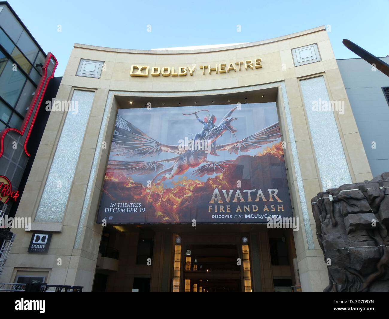 Los Angeles, Kalifornien, USA 24. November 2025 James Cameron Avatar Fire and Ash Movie Banner und Premiere Setup am 24. November 2025 in Los Angeles, Kalifornien, USA. Foto: Barry King/Alamy Stock Photo Stockfoto