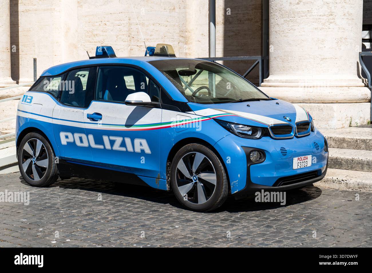 Italienisches Polizeiauto. Polizia di stato 113 BMW im Vatikan. Italien, Rom - 12. Juli 2025 Stockfoto