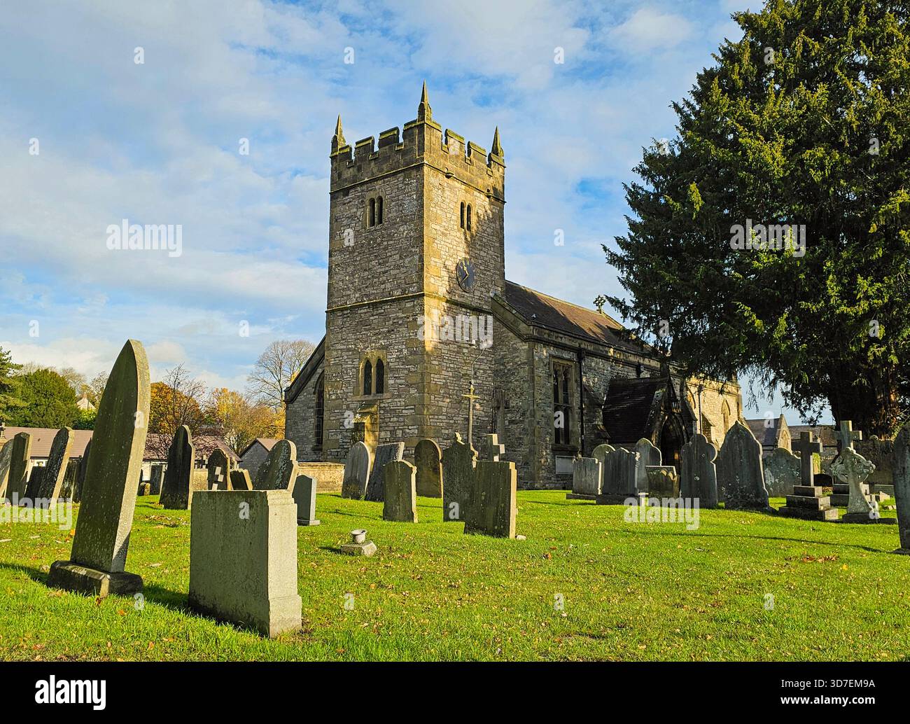 Die Pfarrkirche der Heiligen Dreifaltigkeit, Ashford-in-the-Water, Derbyshire - Smartphone-aufgenommenes Stockfoto