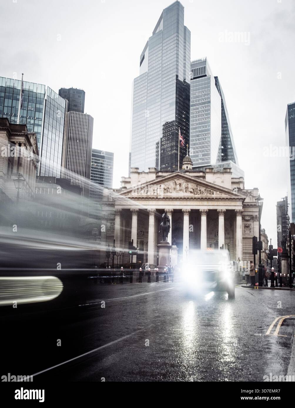 Motion Blur City of London Finanzzentrum Skyline Hintergrund Stockfoto