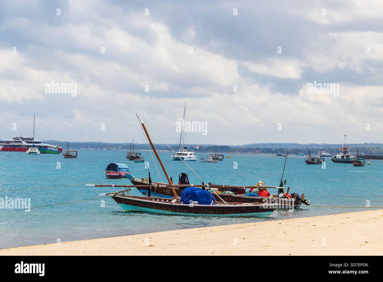 Boote in einem Hafen von Stone Town, Sansibar, Tansania Stockfoto