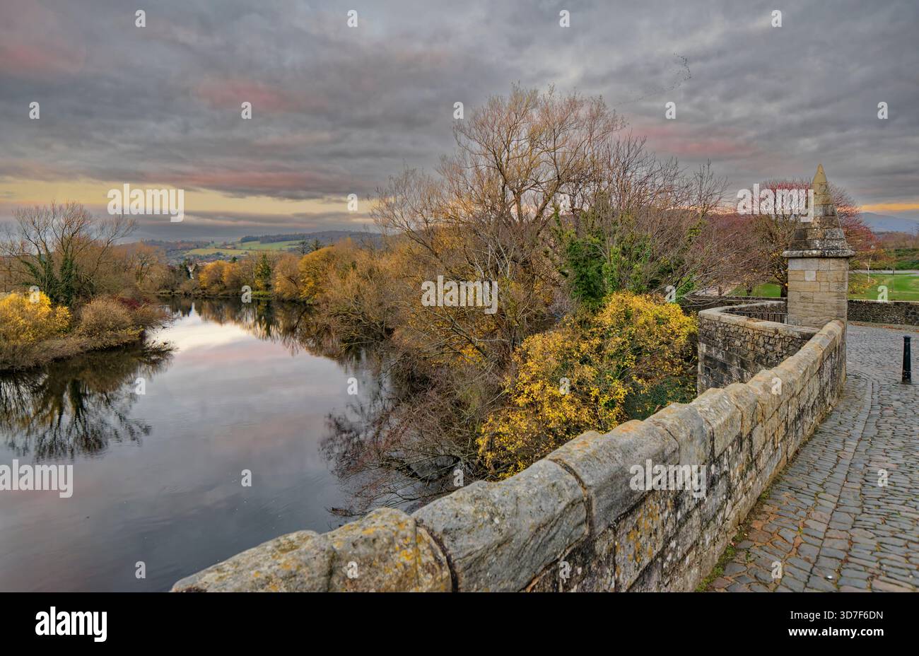 Stirling Old Bridge Schottland Blick auf den Sonnenuntergang über die Brücke, die den Fluss Forth überquert Stockfoto