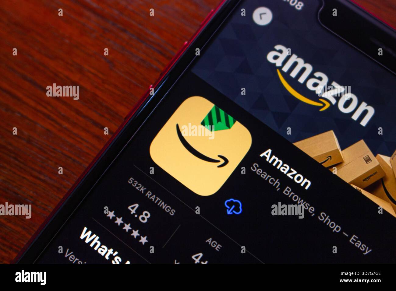Quito, ECUADOR - 25. November 2025 : Nahaufnahme der mobilen Amazon-App im App Store. Stockfoto