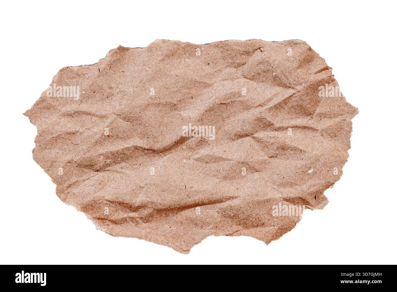 Gleichmäßige Nahaufnahme von zerknittertem braunem Kraftpapier, tiefen Falten und natürlicher Struktur. Papierfalten und -Muster heben organische Oberflächen hervor. Kopierbereich Stockfoto