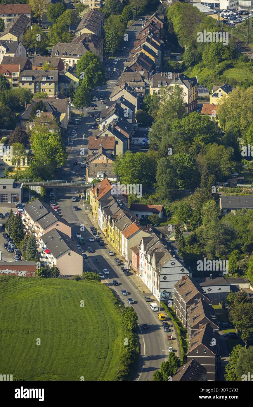 Luftaufnahme der Sprockhoeveler Straße, die demnächst saniert wird, in Witten im Ruhrgebiet in Nordrhein-Westfalen, Keim Stockfoto