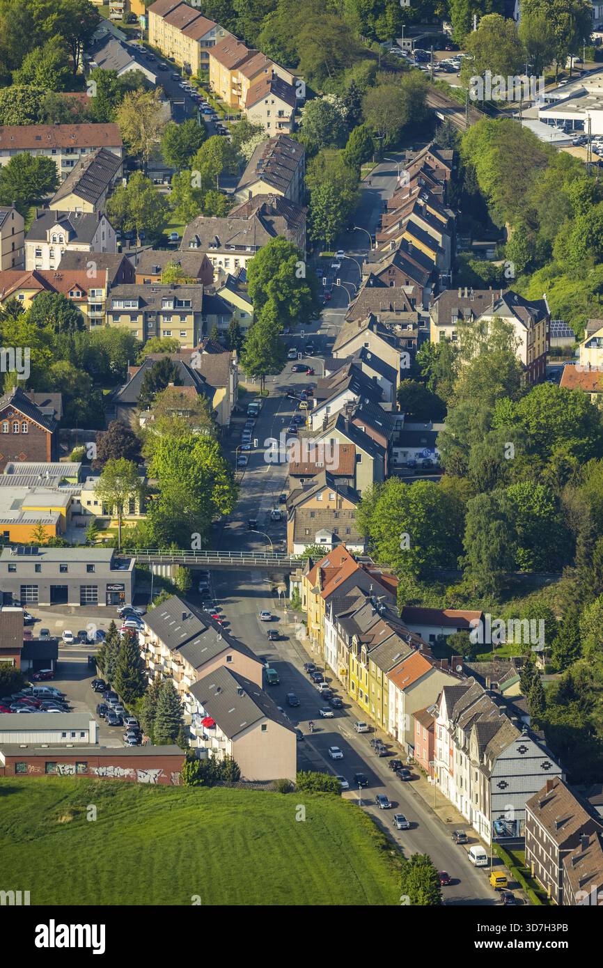 Luftaufnahme der Sprockhoeveler Straße, die demnächst saniert wird, in Witten im Ruhrgebiet in Nordrhein-Westfalen, Keim Stockfoto