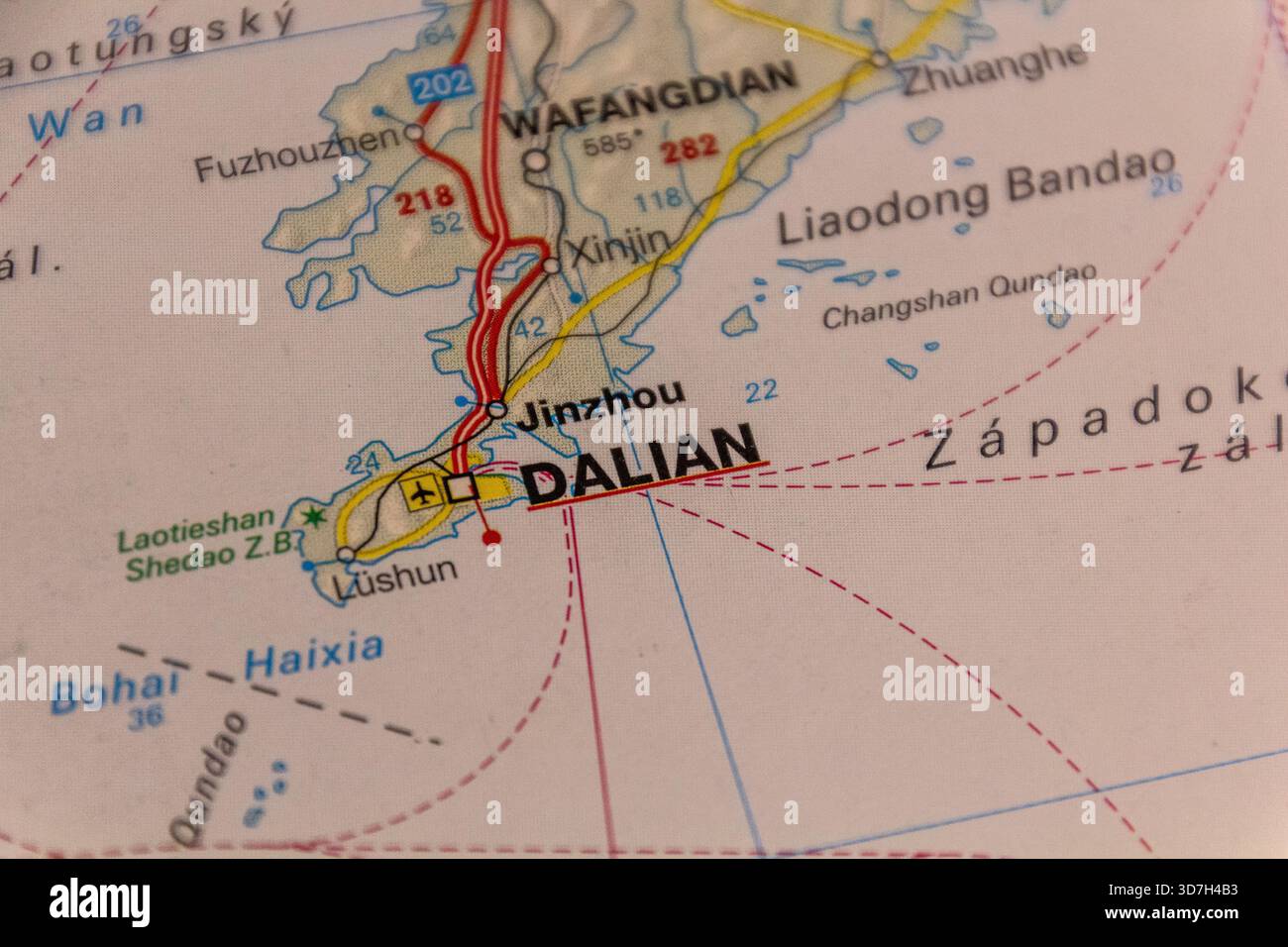 Dalian, Provinz Liaoning, China auf einer Straßenkarte. Stockfoto