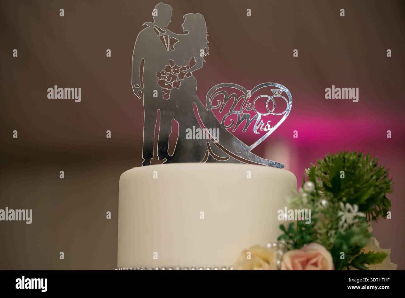 Mr. Und Mrs. Cake Topper Silver Stockfoto