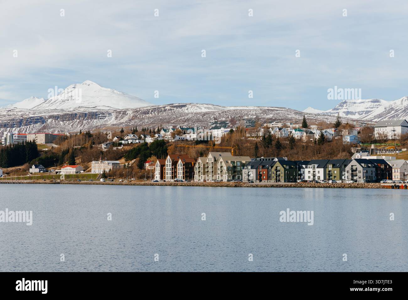 Blick über den Eyjafjörður-Fjord nach Akureyri, Island Stockfoto