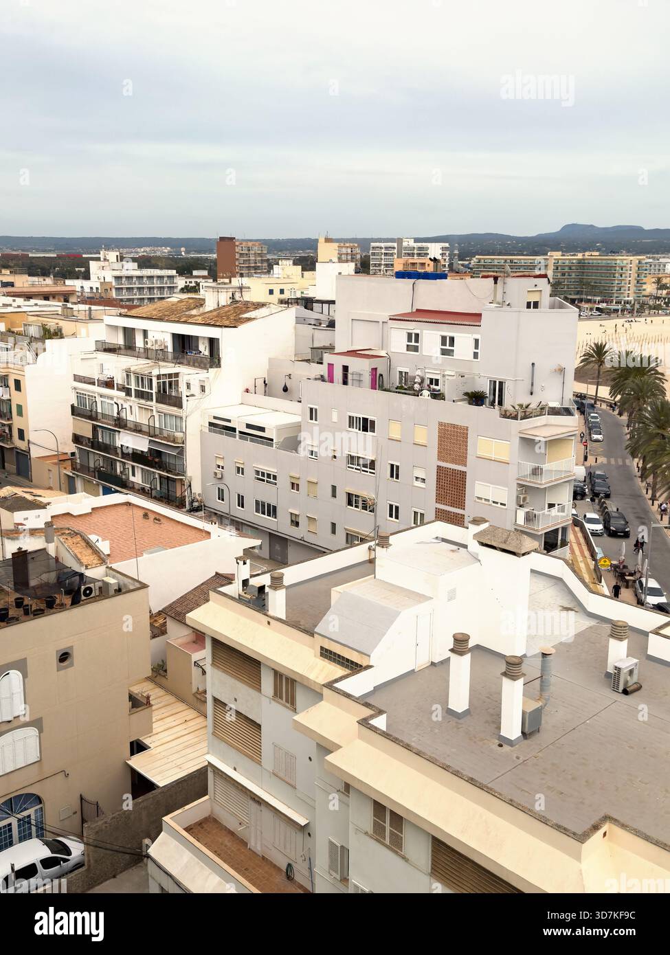 Blick auf die Skyline in einem Wohngebiet mit Apartments Stockfoto