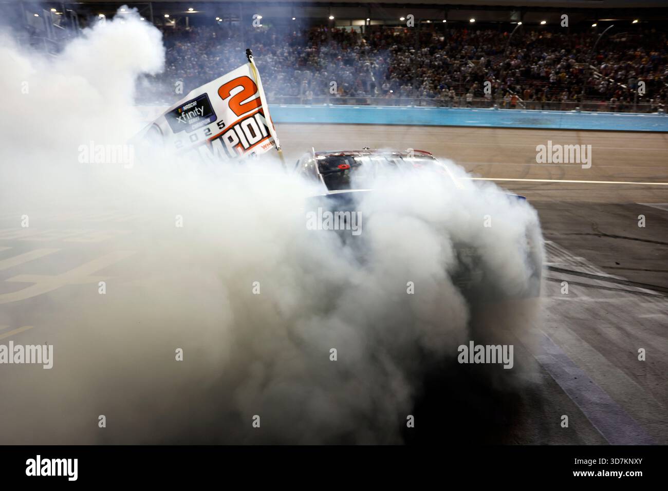 Avondale, AZ USA – 01. November 2025: JESSE LOVE (2) gewinnt die NASCAR Xfinity Series Championship in Avondale, AZ. Stockfoto