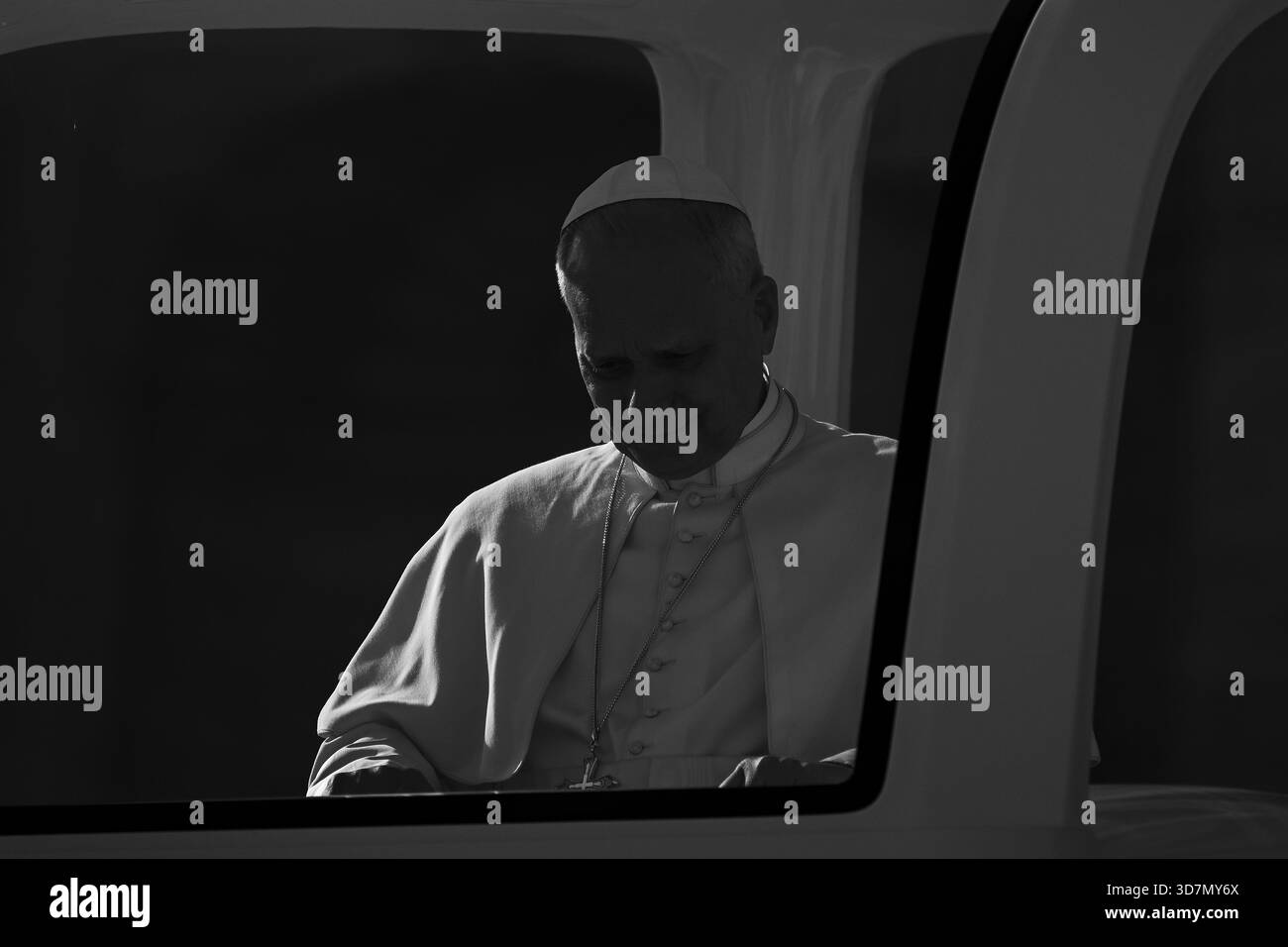 **NO LIBRI** Italien, Rom, Vatikan, 26.11.2025.Papst Leo XIV. Führt seine wöchentliche Audienz im Petersdom im Vatikan , Foto von ALESSIA GIULIANI / Katholisches Pressefoto Stockfoto