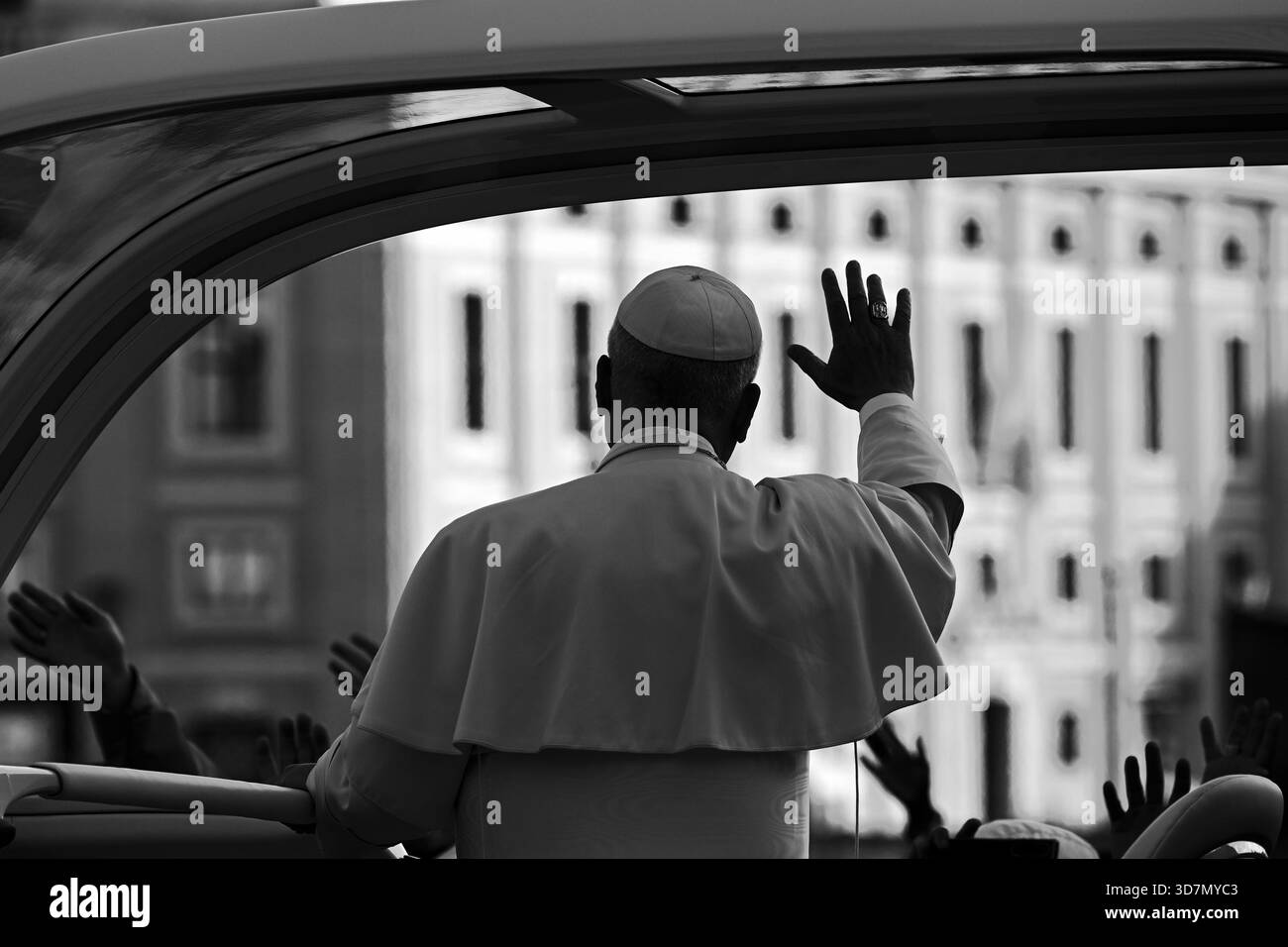 **NO LIBRI** Italien, Rom, Vatikan, 26.11.2025.Papst Leo XIV. Führt seine wöchentliche Audienz im Petersdom im Vatikan , Foto von ALESSIA GIULIANI / Katholisches Pressefoto Stockfoto