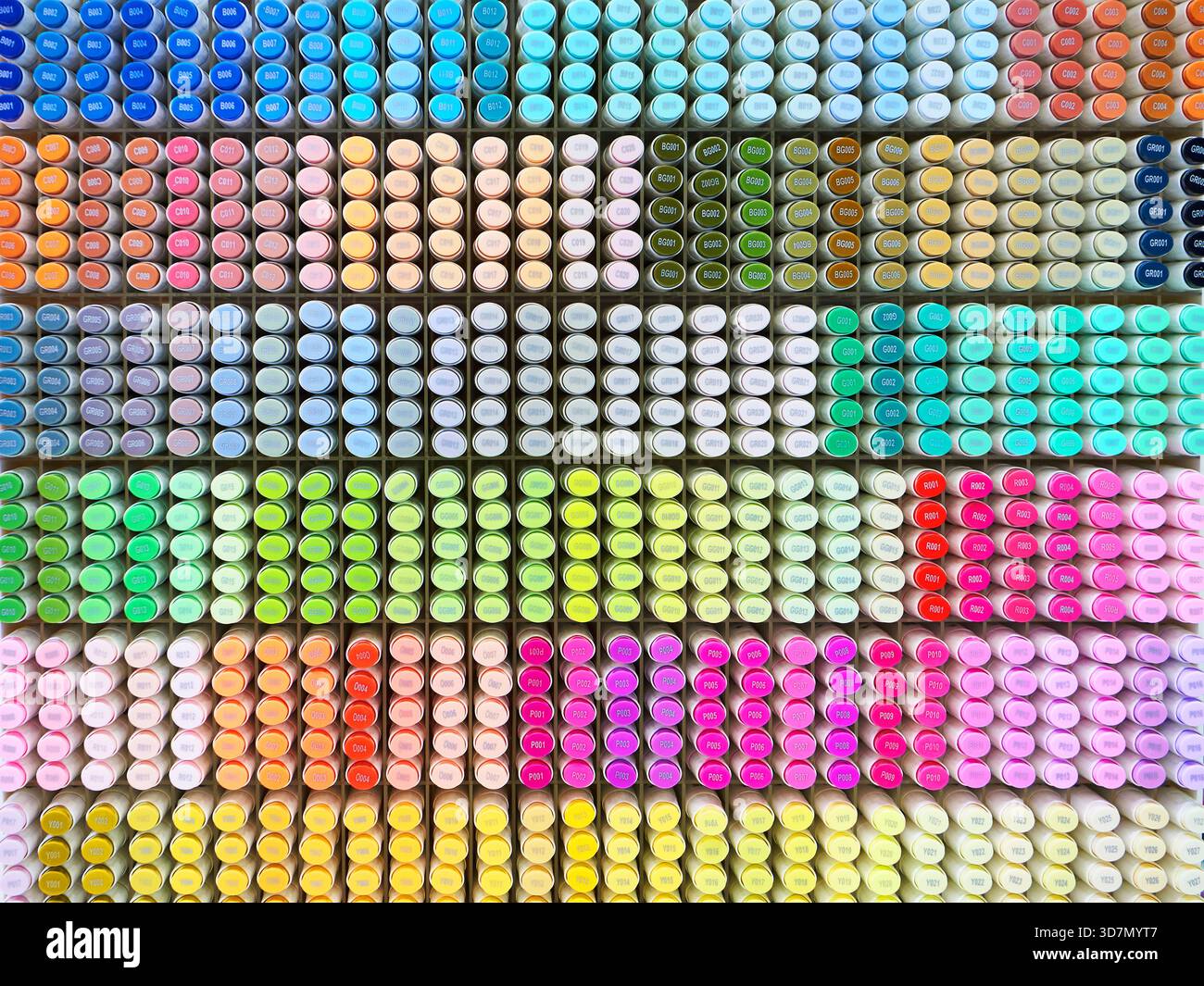Сolored Marker Stifte auf einem Regal in einem Geschäft Stockfoto
