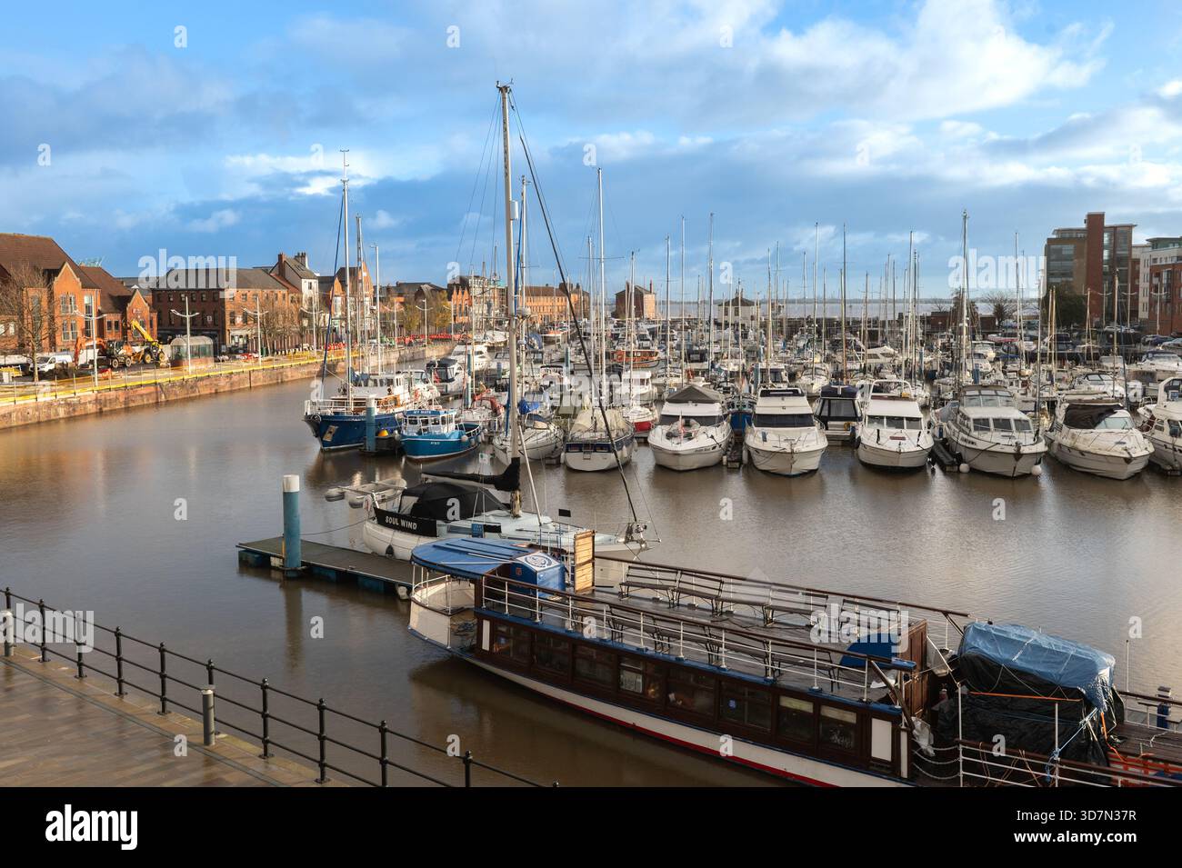 Hull Marina ist ein Yachthafen für Freizeitboote in der Stadt Kingston upon Hull. Sie wurde 1983 auf dem Gelände der ehemaligen Eisenbahndocks eröffnet. Stockfoto