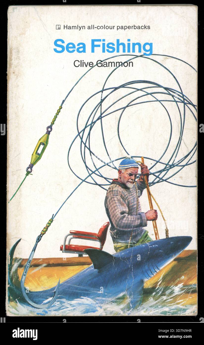 Gebrauchtes Exemplar des Taschenbuchs Sea Fishing von Clive Gammon, 1969. Dies hat 1975 London, UK Stockfoto